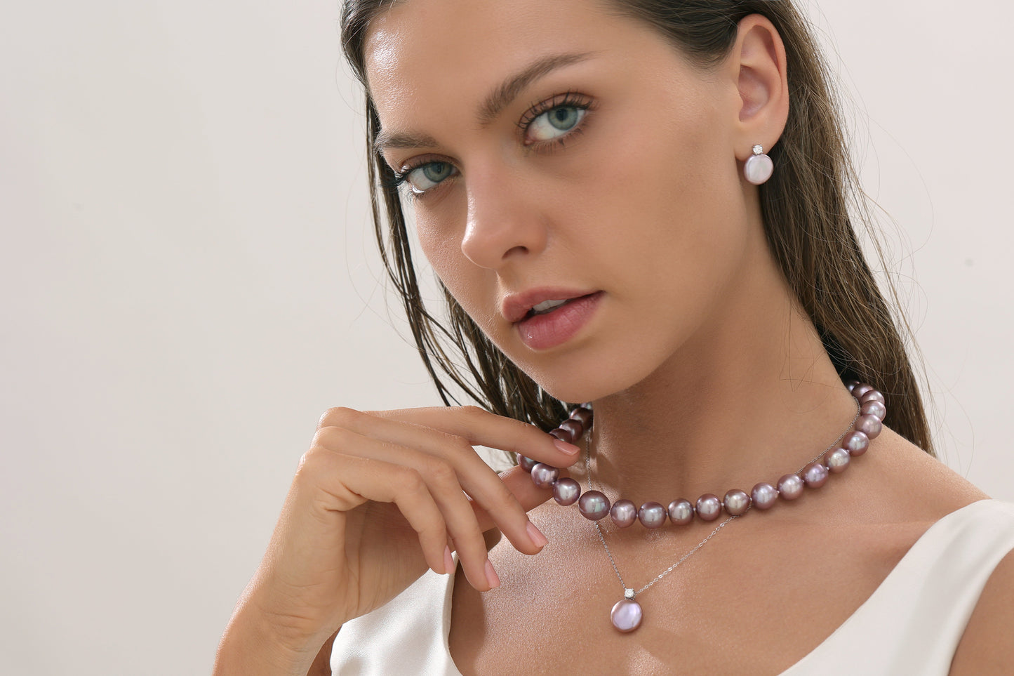 Baroque Pearl Pendant Necklace with Coin Design