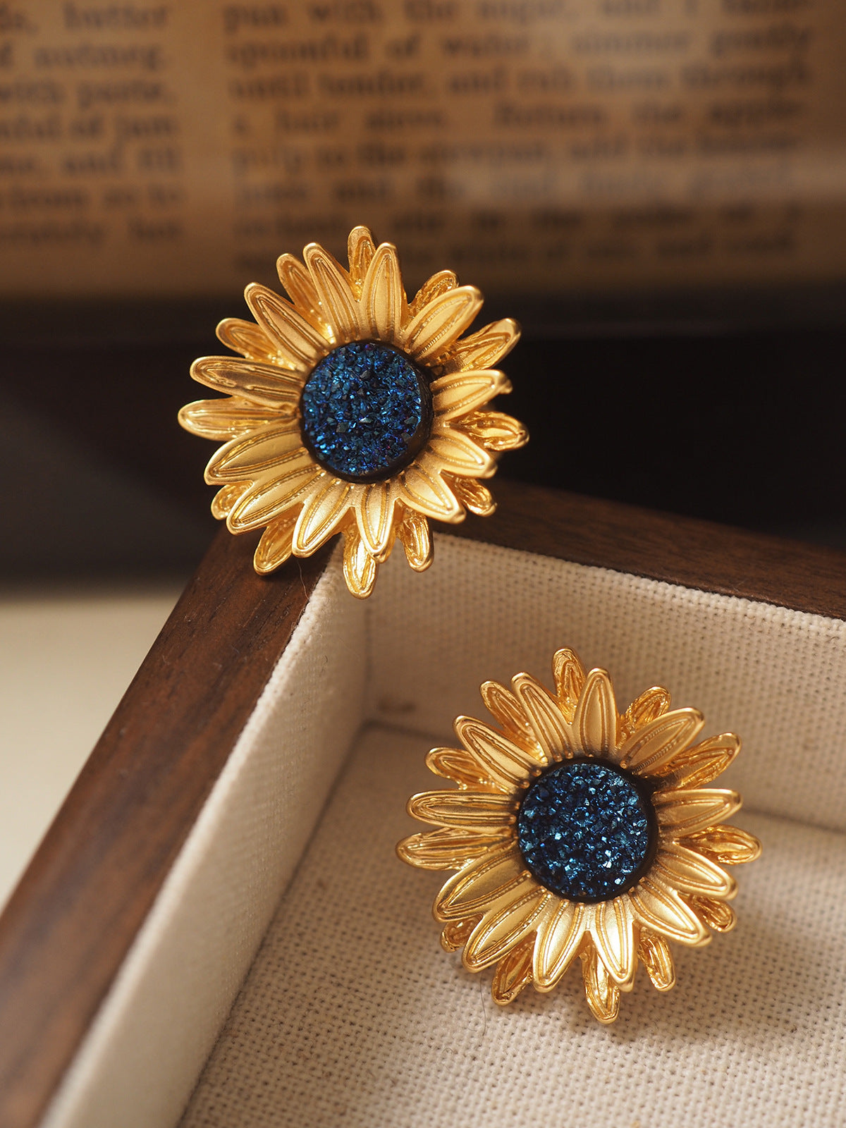 vintage Sunflower Ear Clip Earrings without Pierced Middle Ancient Retro Distressed Gold-Plated Flowers Designer Van Gogh