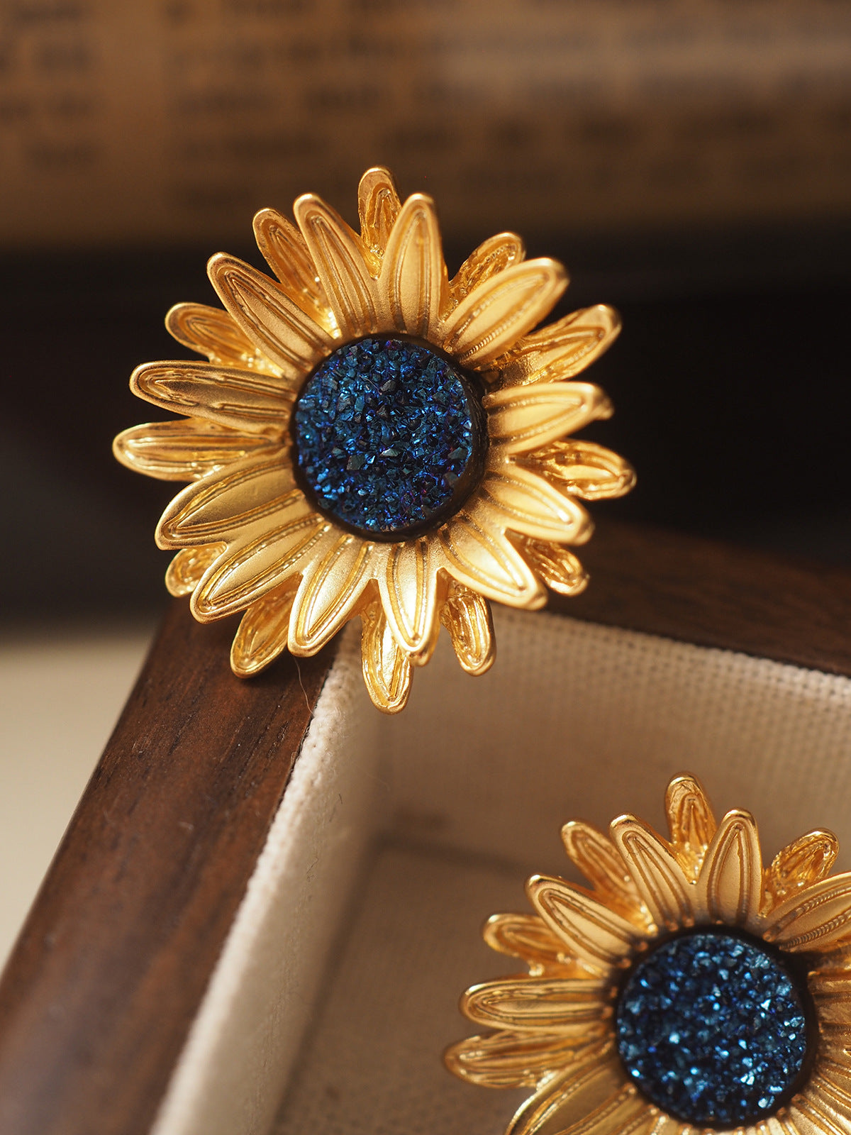 vintage Sunflower Ear Clip Earrings without Pierced Middle Ancient Retro Distressed Gold-Plated Flowers Designer Van Gogh