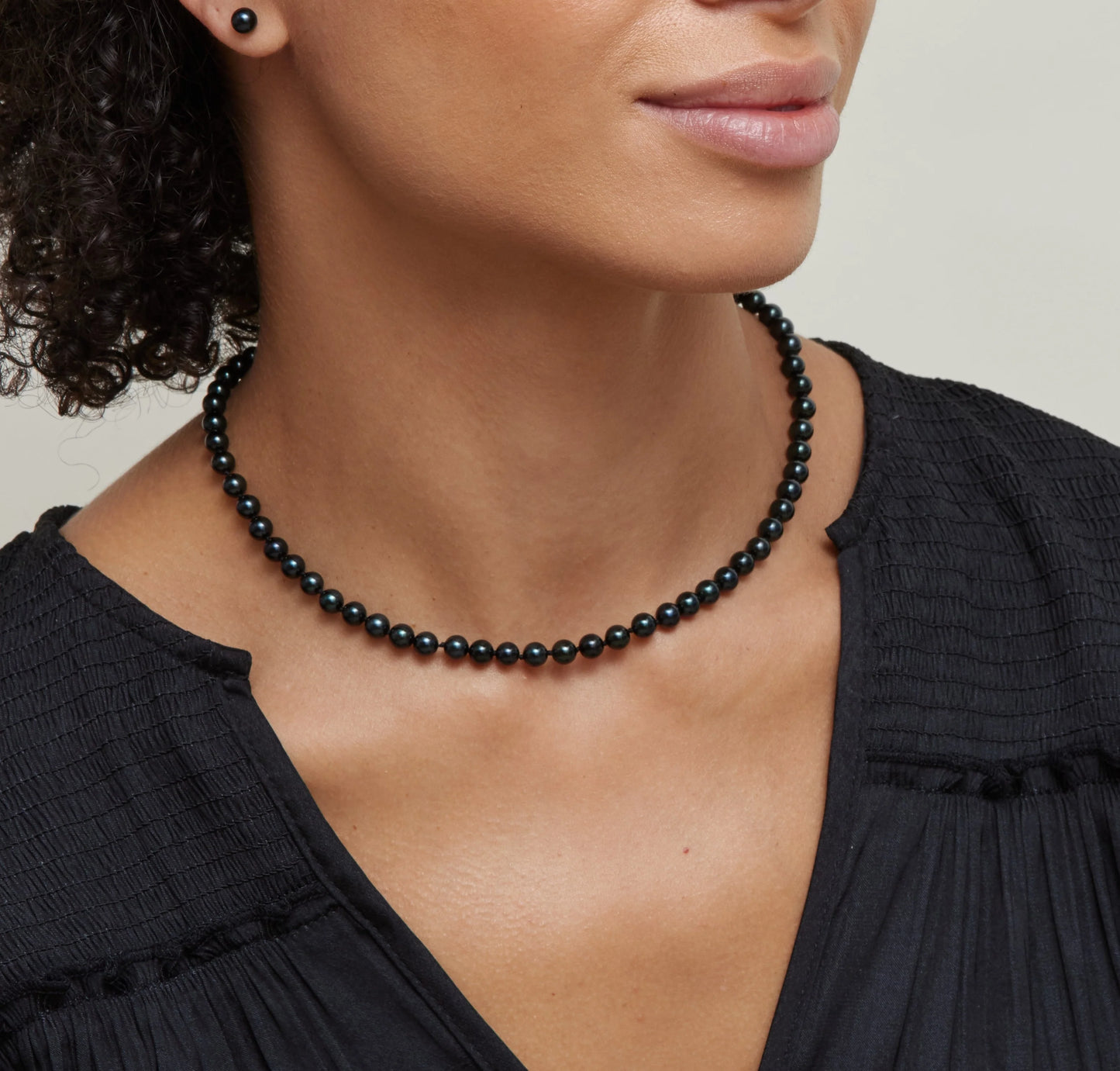 Black Akoya Pearl Necklace in AAA Quality 4