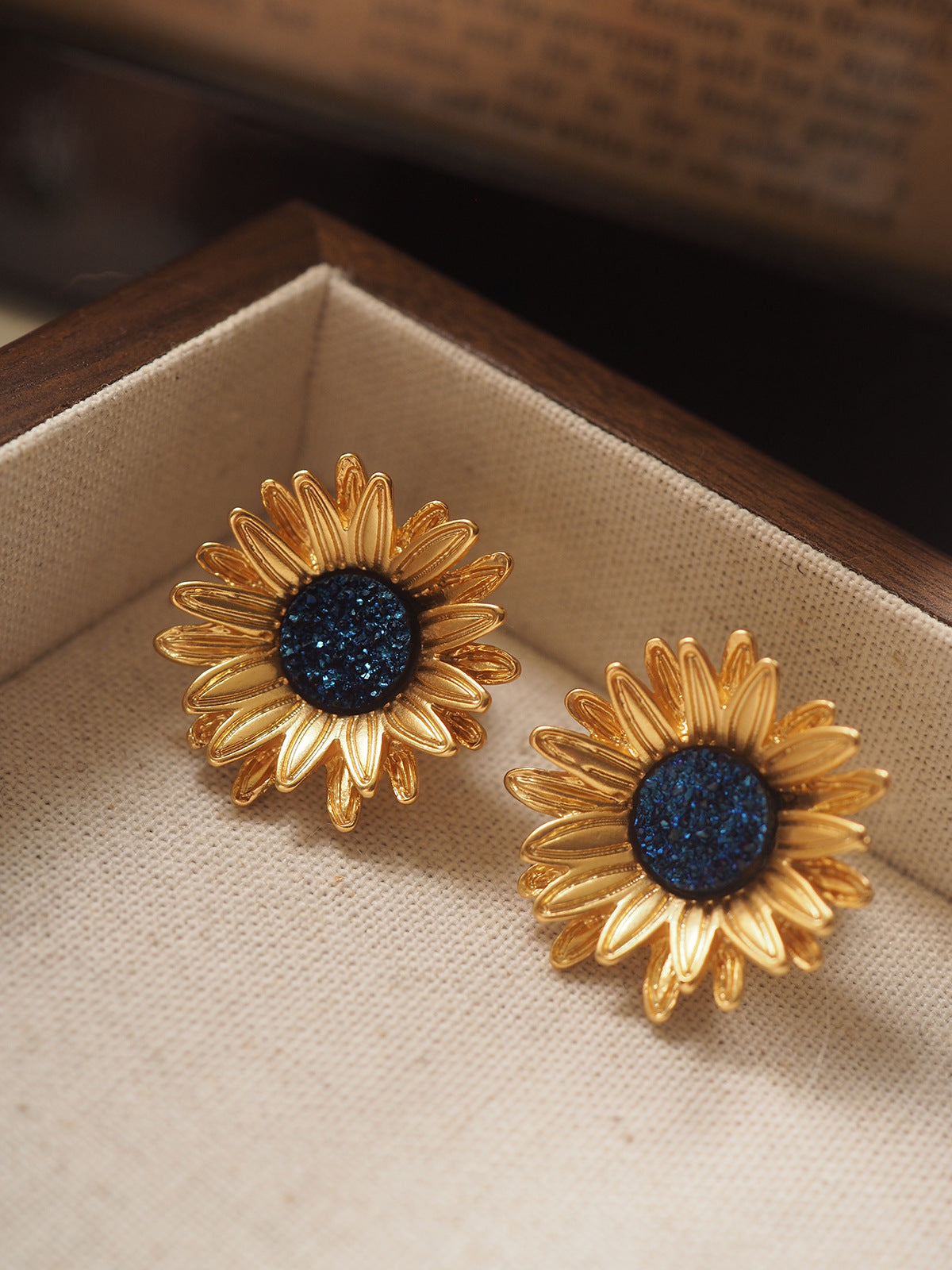 vintage Sunflower Ear Clip Earrings without Pierced Middle Ancient Retro Distressed Gold-Plated Flowers Designer Van Gogh