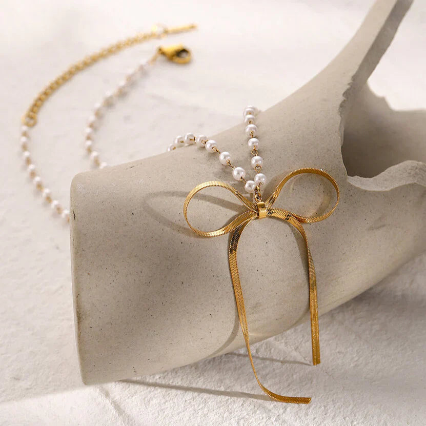 Elegant Bowknot Pendant Necklace Design