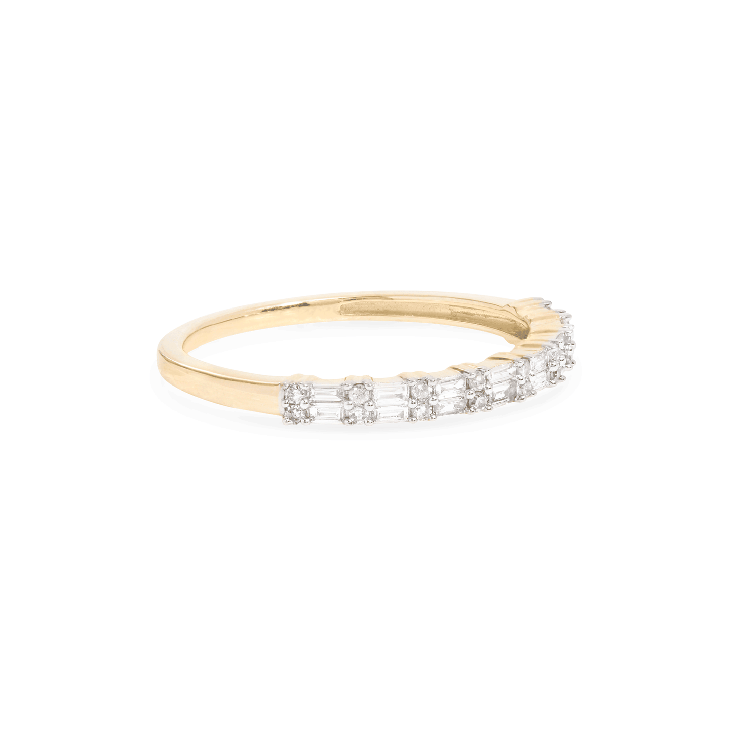 Elegant Diamond Ring in Classic Design