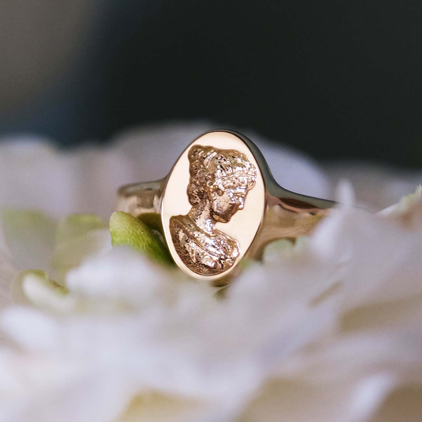 Solid Gold Signet Ring for Stylish Wear