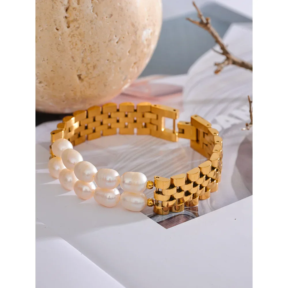 Elegant Pearl Cuban Chain Bracelet Design