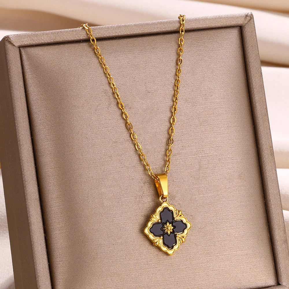 Clover Design Pendant Necklace for Everyday Wear