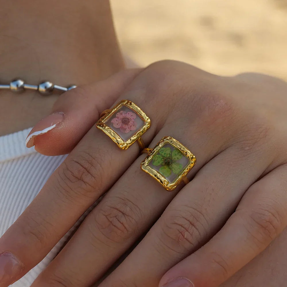 Gold Ring with Eternal Flower Design