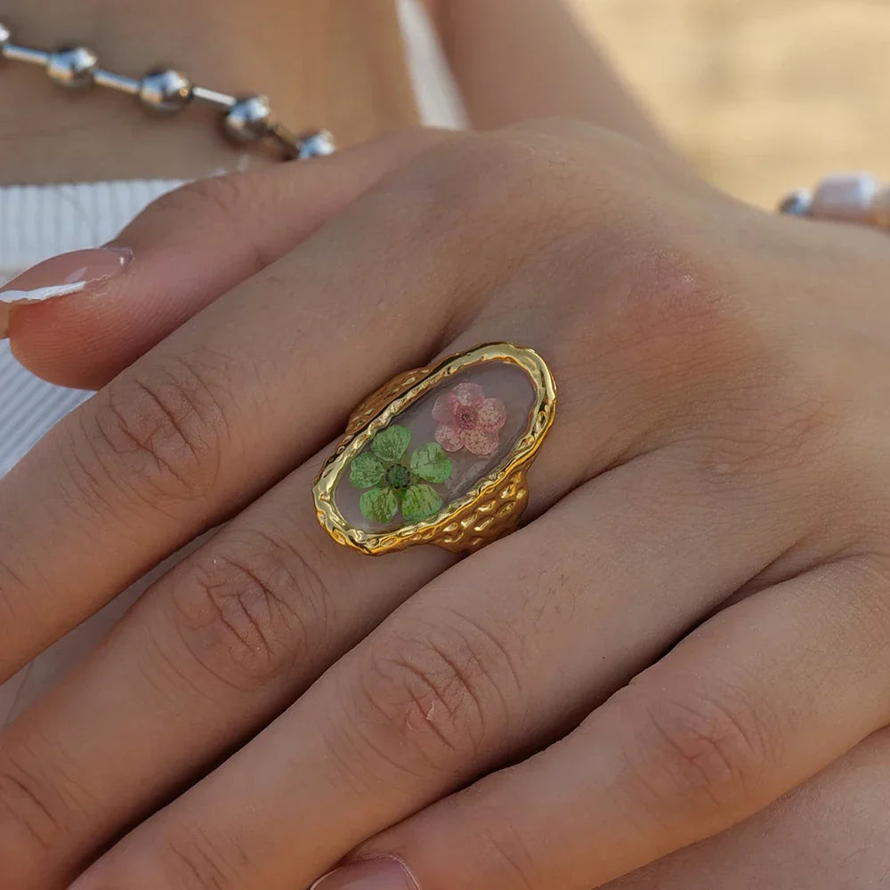 Gold Ring with Eternal Flower Design