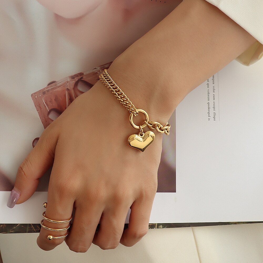 Stylish Heart Pendant Bracelet for Everyday Wear