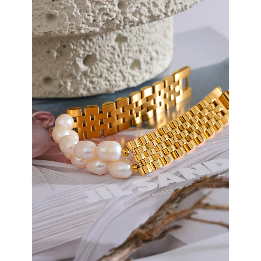 Elegant Pearl Cuban Chain Bracelet Design