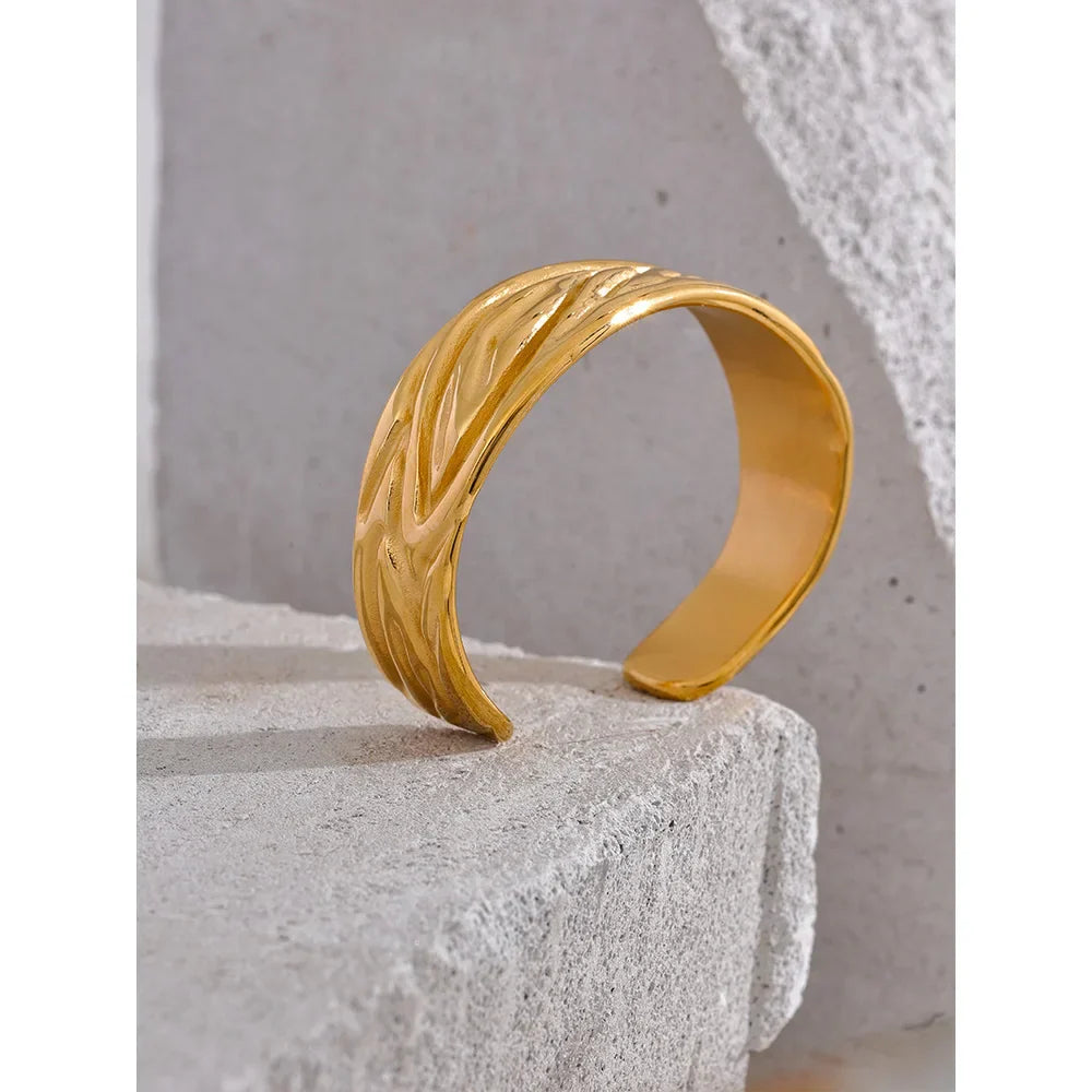 Golden Heavy Metal Cuff Bracelet for Style