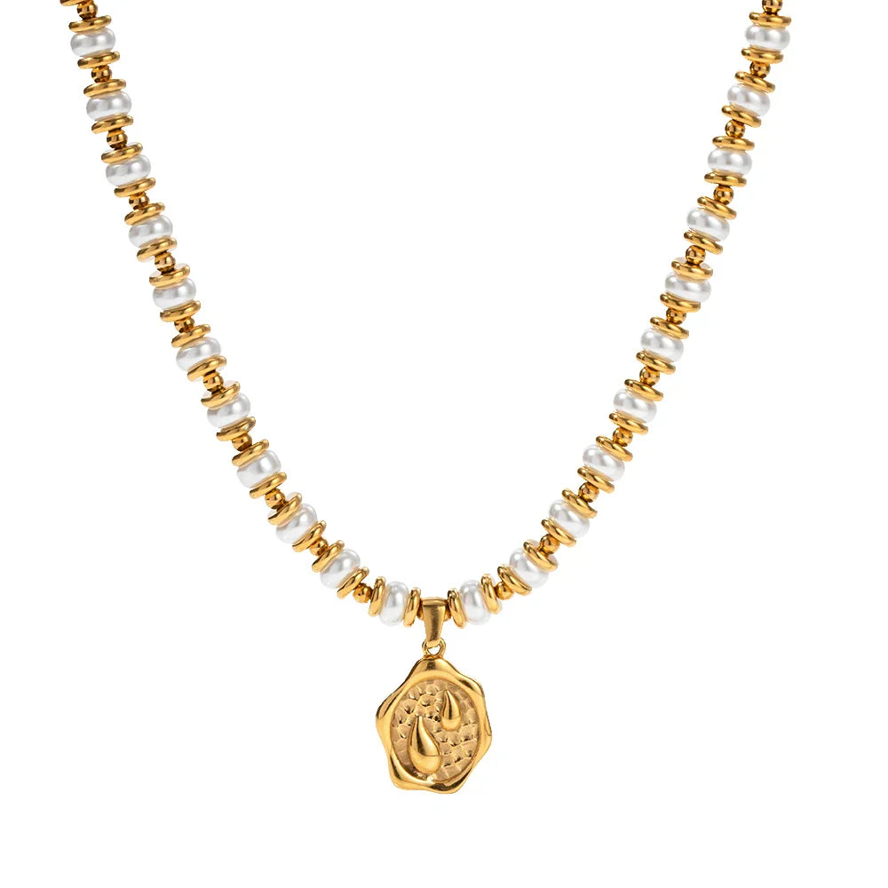 Retro Gold Pendant Necklace Design