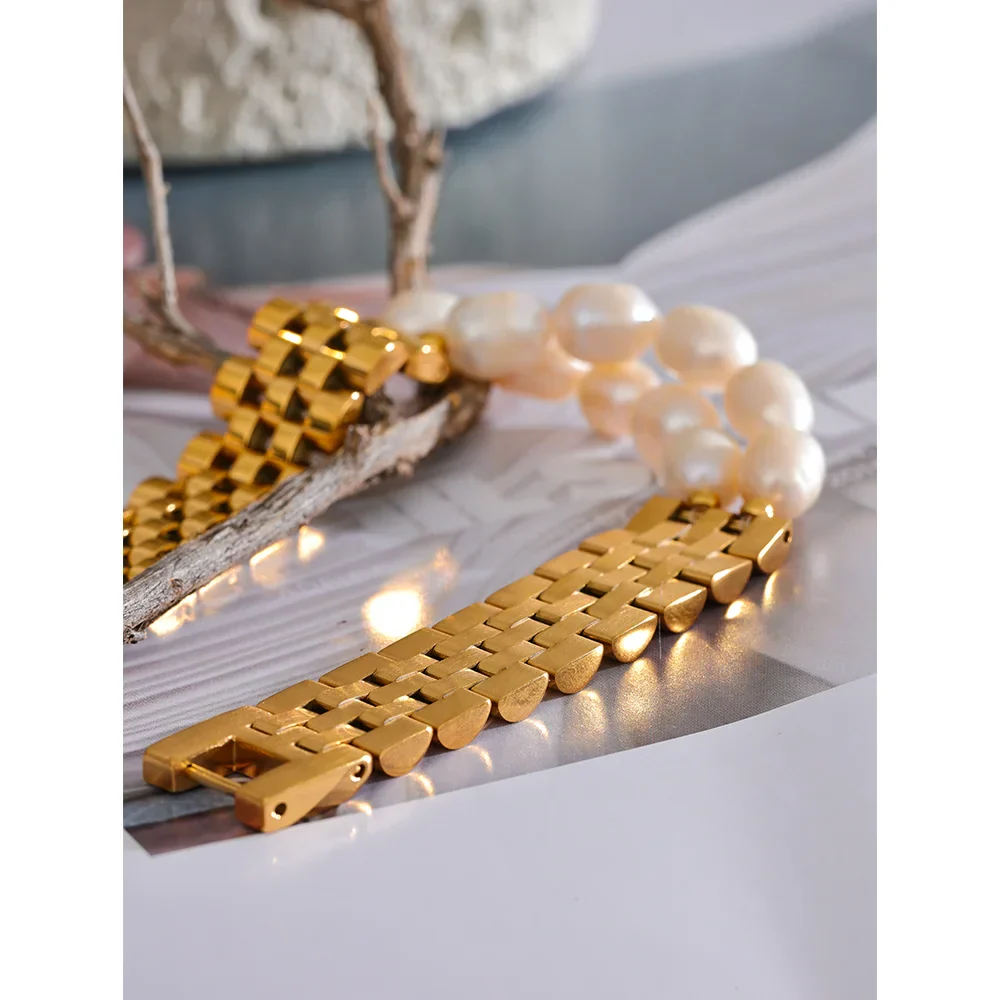 Elegant Pearl Cuban Chain Bracelet Design