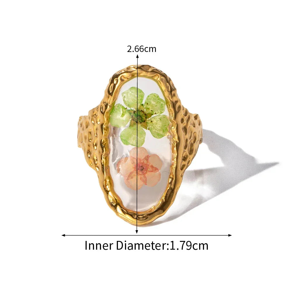 Gold Ring with Eternal Flower Design