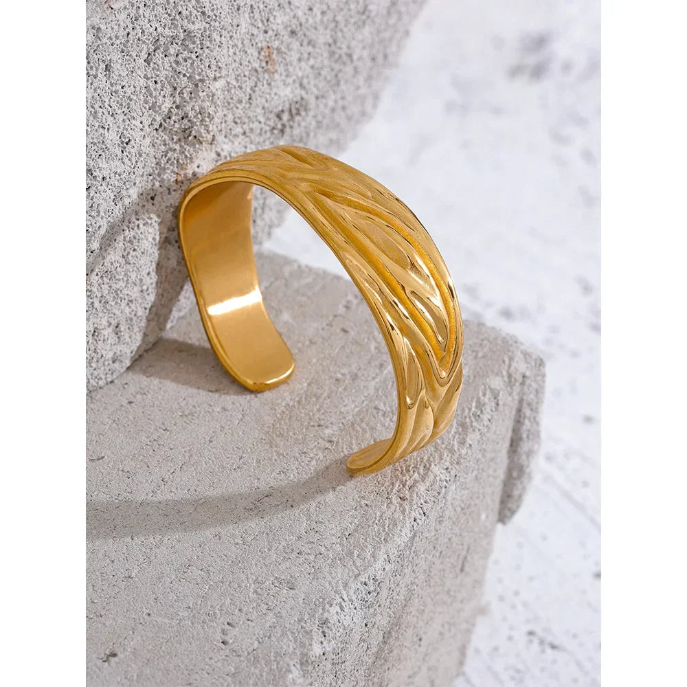 Golden Heavy Metal Cuff Bracelet for Style