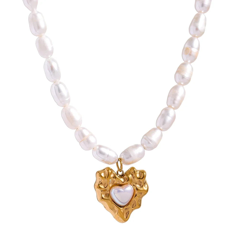 Stylish Pearl Collar Necklace with Heart Pendant