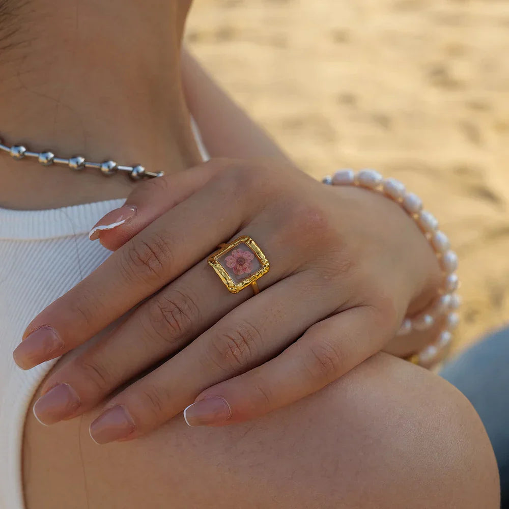 Gold Ring with Eternal Flower Design