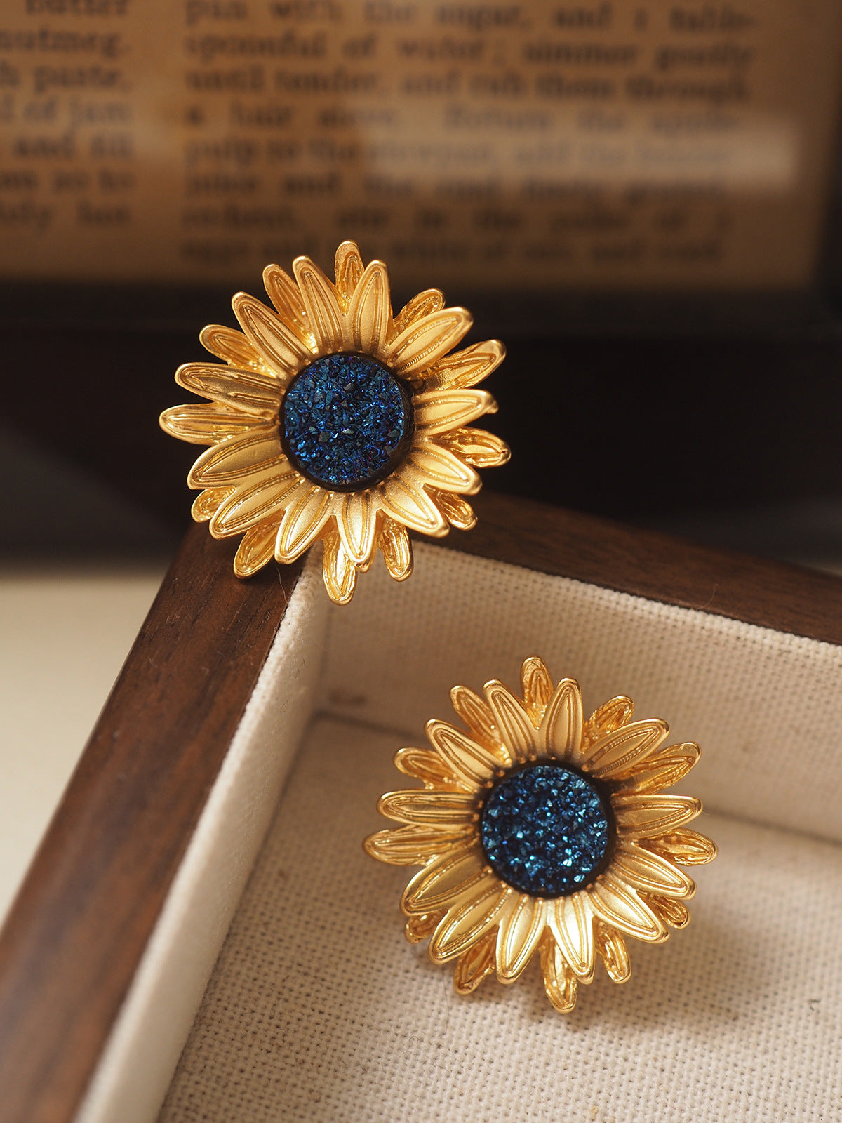 vintage Sunflower Ear Clip Earrings without Pierced Middle Ancient Retro Distressed Gold-Plated Flowers Designer Van Gogh