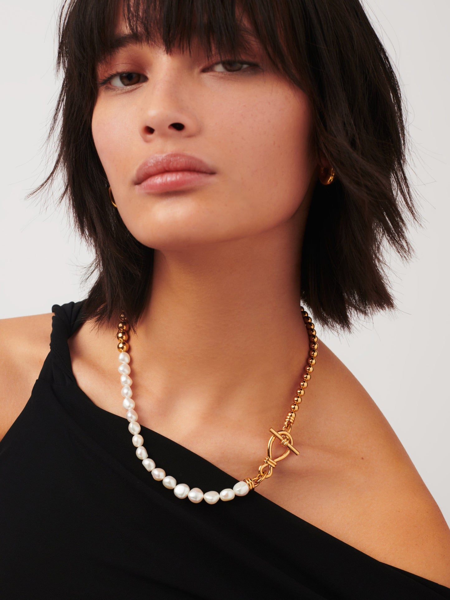 Baroque Pearl Beaded T-Bar Necklace in Gold Plated