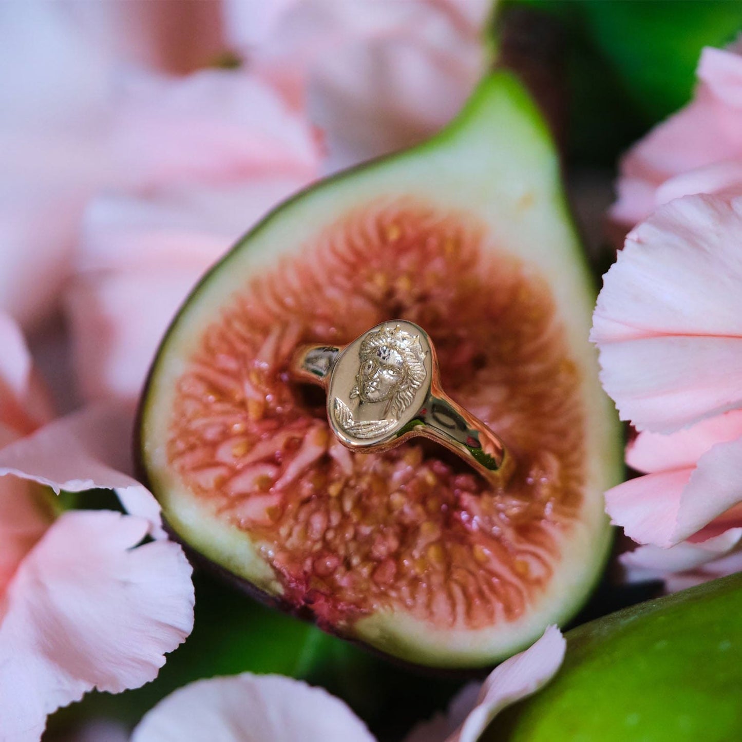 Solid Gold Signet Ring for Everyday Wear 1