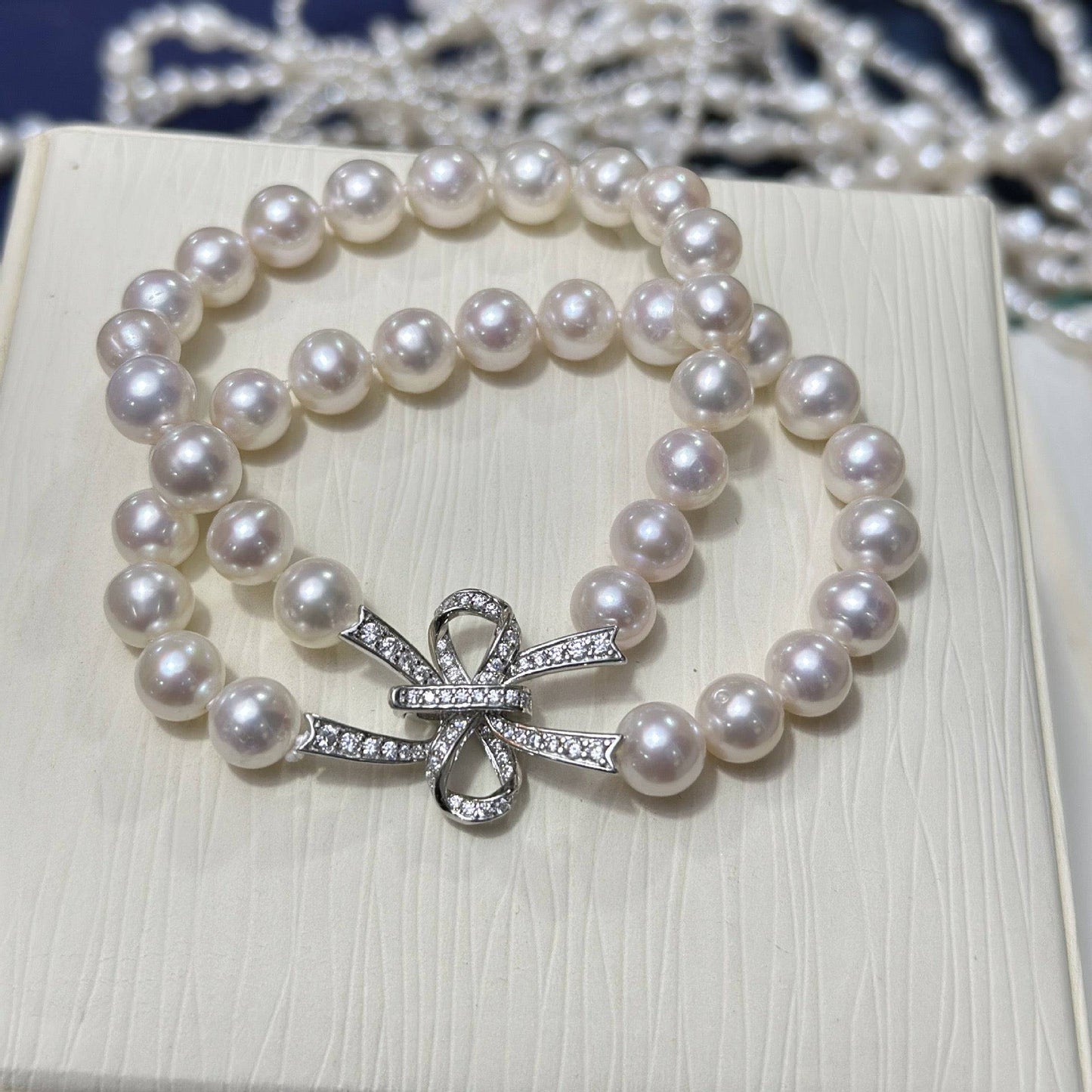 White Freshwater Pearl Necklace and Bracelet Set 2