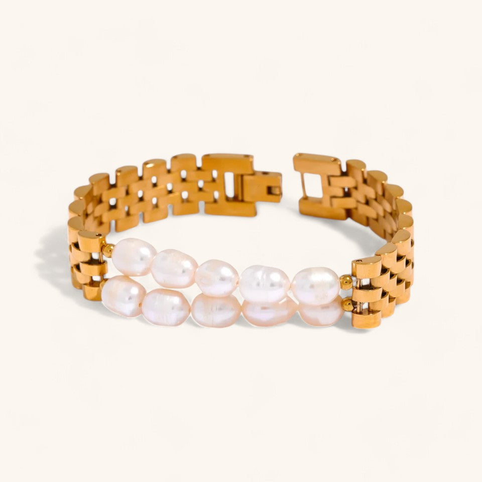 Elegant Pearl Cuban Chain Bracelet Design