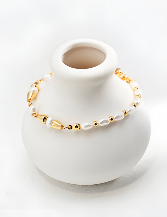 Elegant Pearl and Gold Line Bracelet