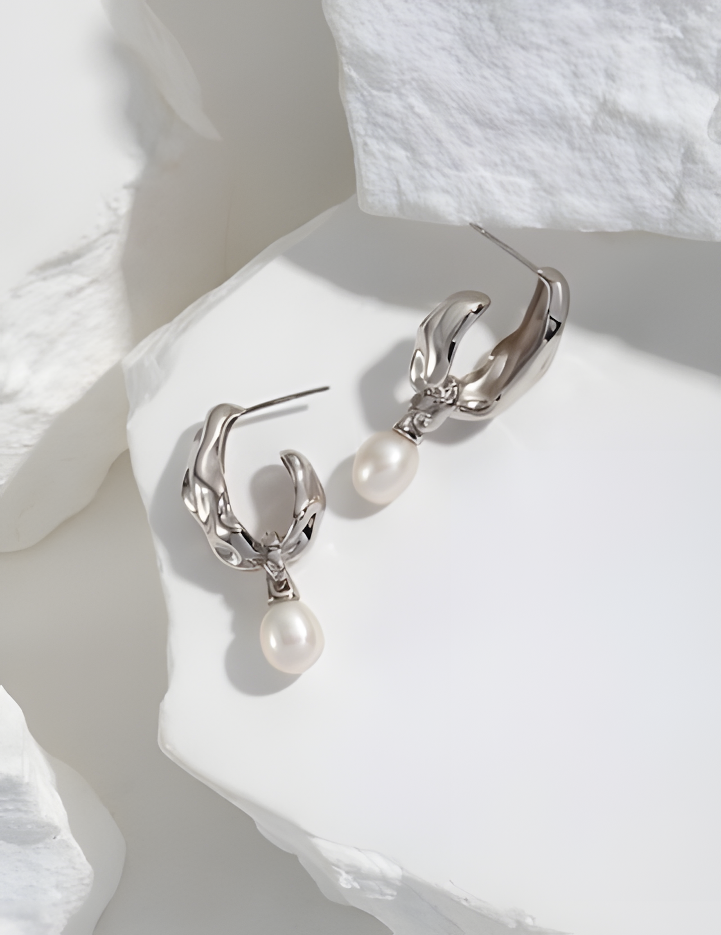 Pearl and silver earrings with silk design