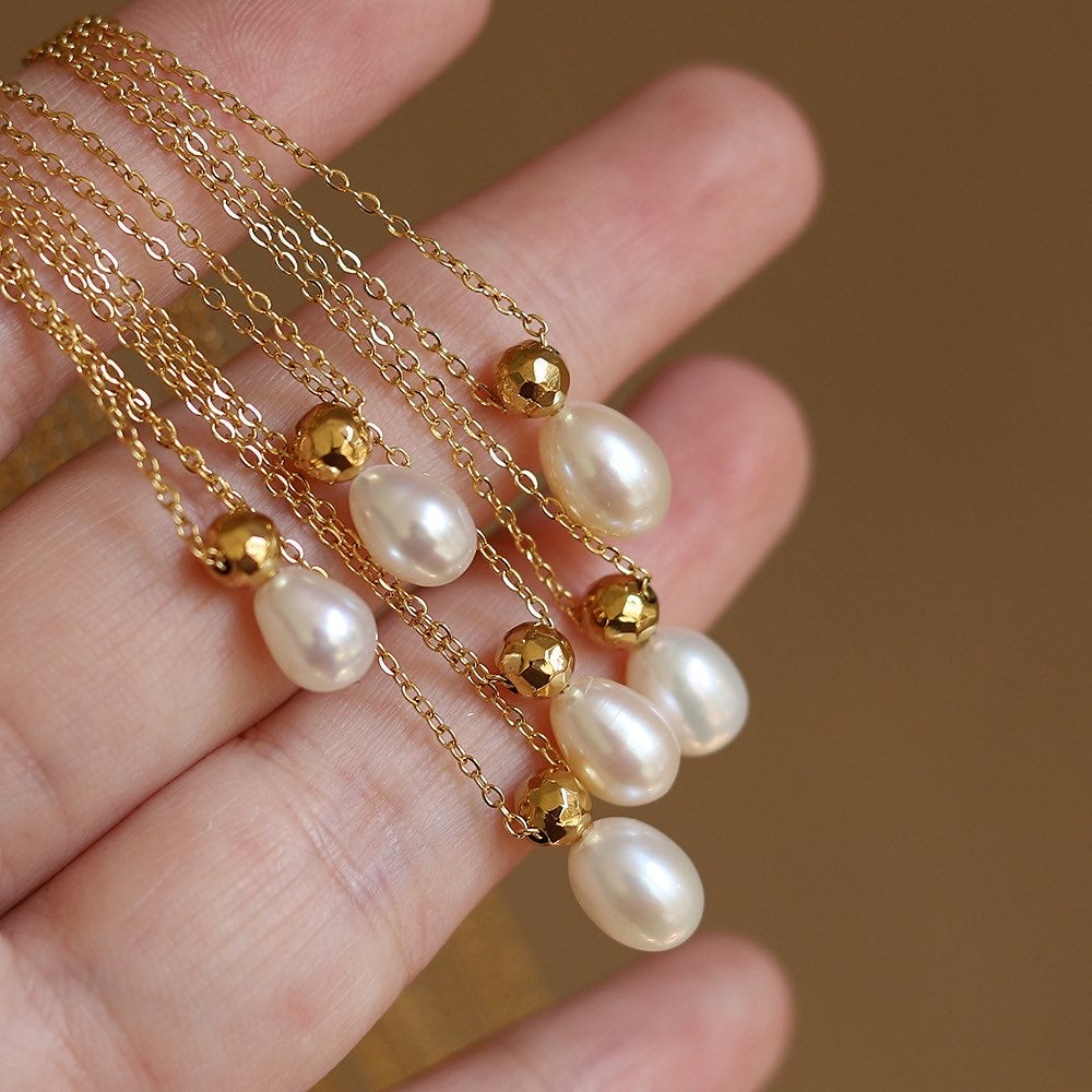 Baroque Pearl Teardrop Necklace in Elegant Design