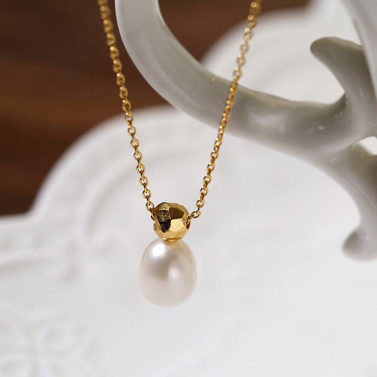 Baroque Pearl Teardrop Necklace in Elegant Design