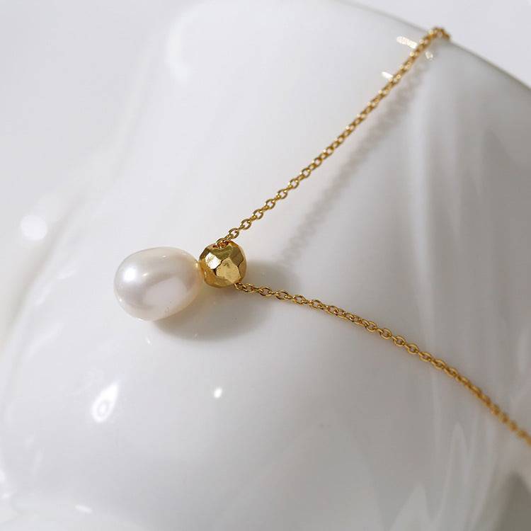 Baroque Pearl Teardrop Necklace in Elegant Design