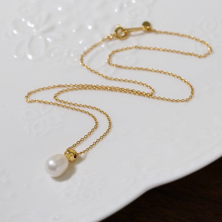 Baroque Pearl Teardrop Necklace in Elegant Design