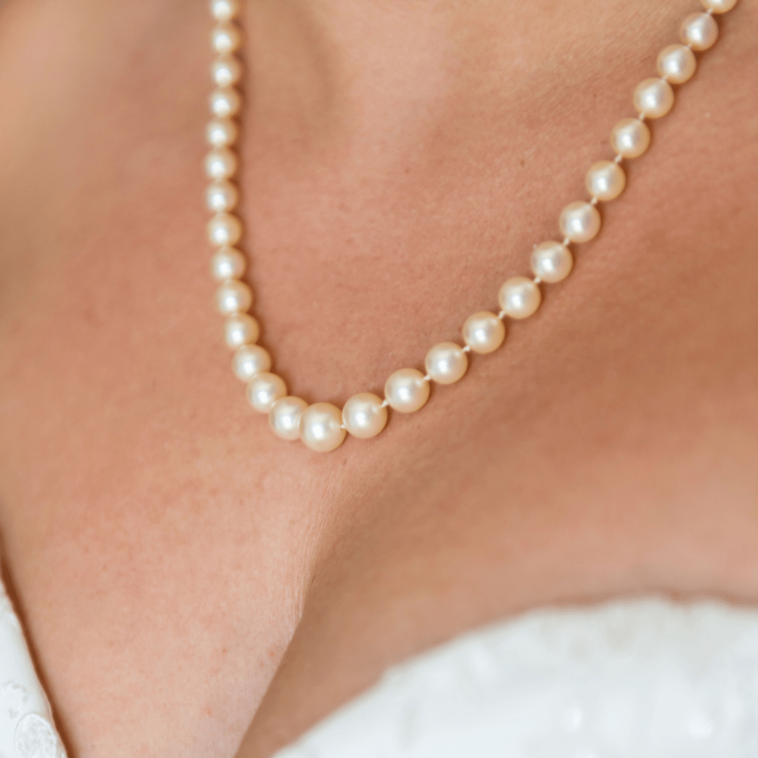 White Round Freshwater Pearl Necklace with Silver Clasp