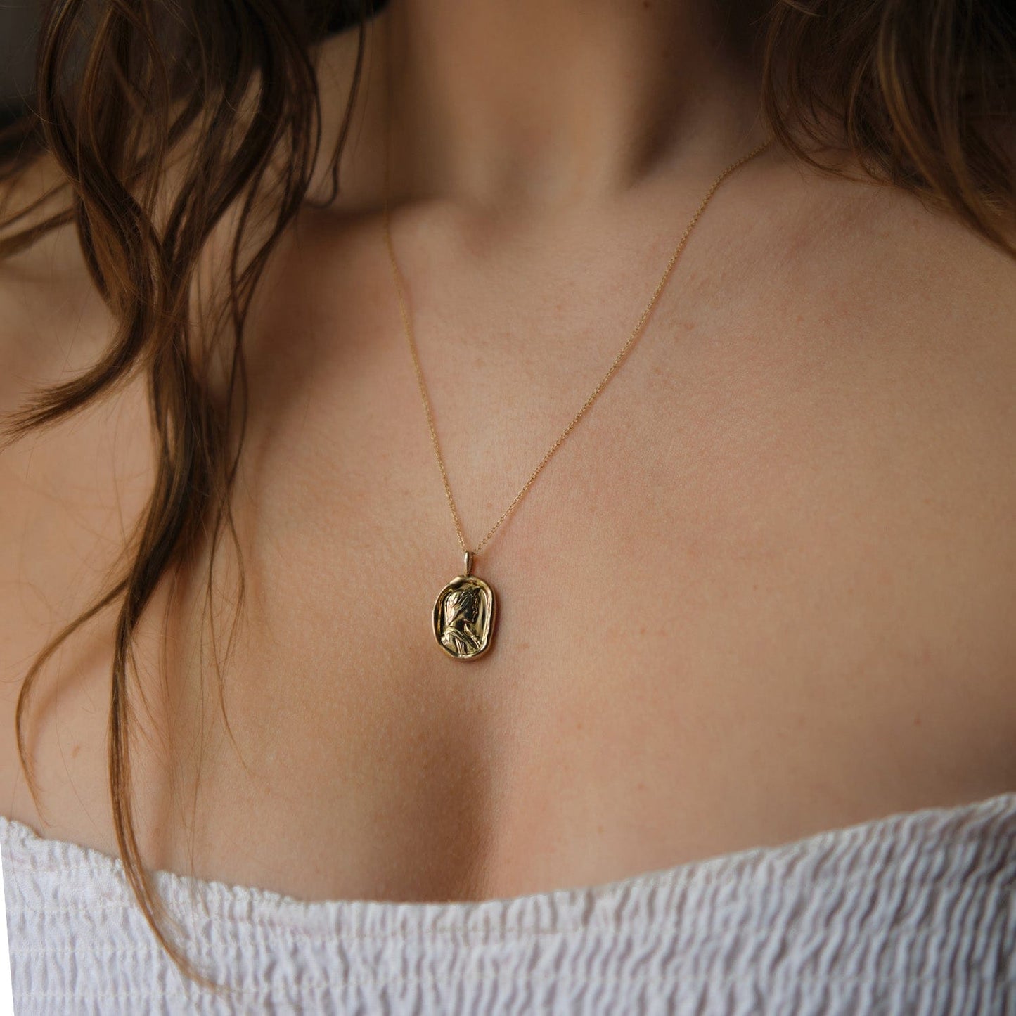 Molten Gold Pendant Necklace for Elegance