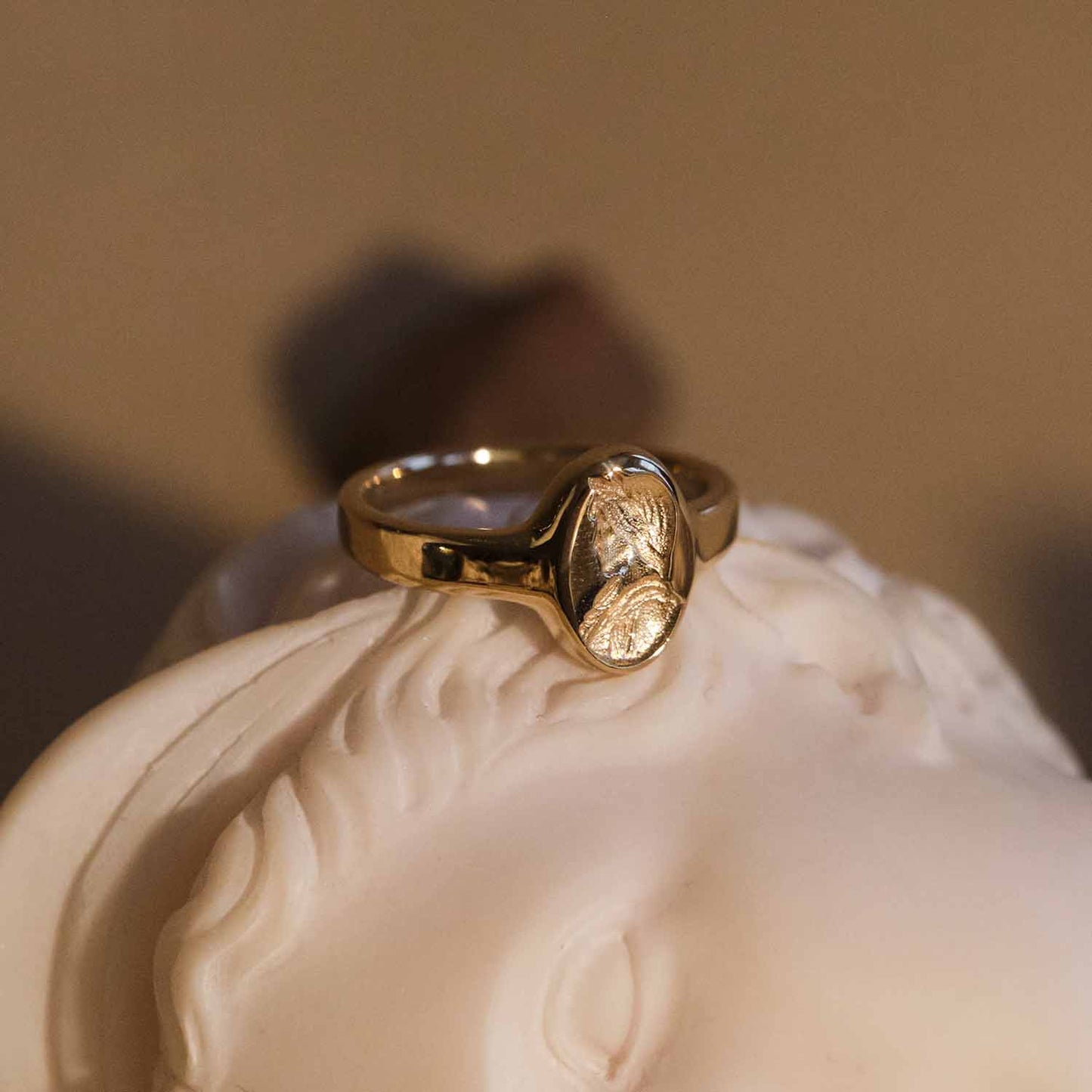 Solid Gold Signet Ring for Elegant Style 2