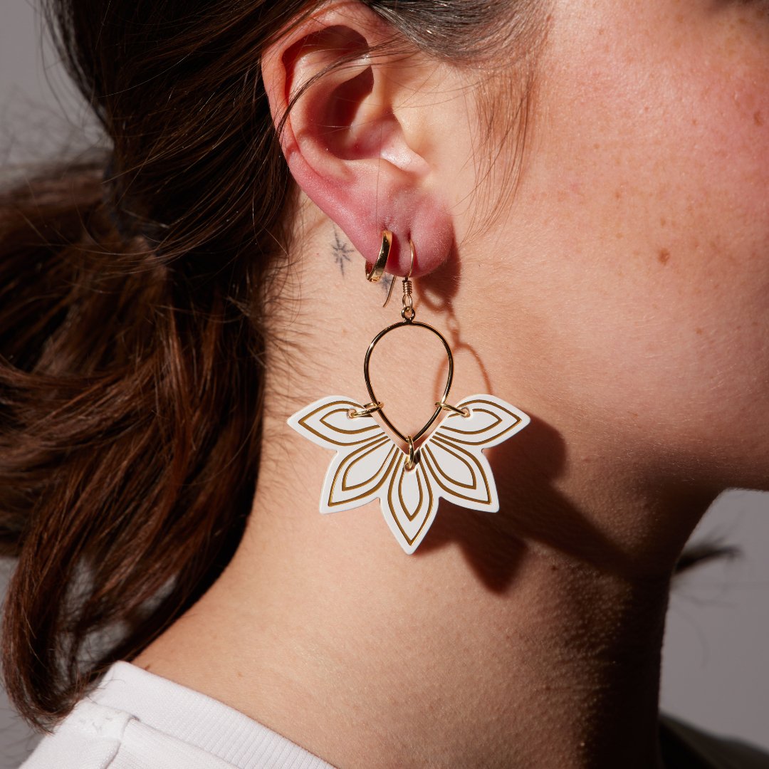 White Floral Designed Necklace in Silver